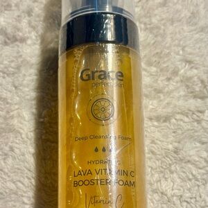 Grace Lava Vitamin C Booster Foam - Yellow
